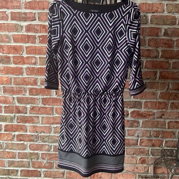 White House Black Market Dresses & Skirts - WHBM SHIFT DRESS w/peek a boo sleeve Size XS